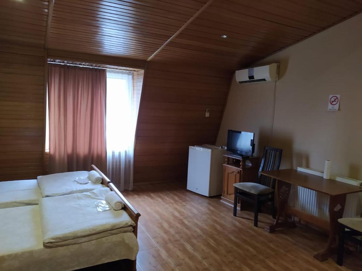 Hotel Ni&La Батуми Екстериор снимка
