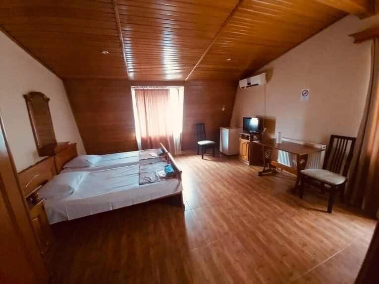 Hotel Ni&La Батуми Екстериор снимка